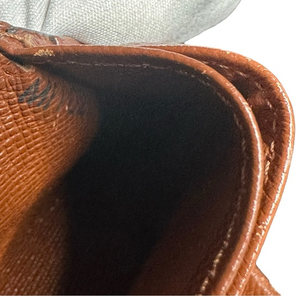 Louis Vuitton Monogram Canvas Portfolio Kiss-Lock
Snap Coin Cash Card Wallet - Picture 13 of 16